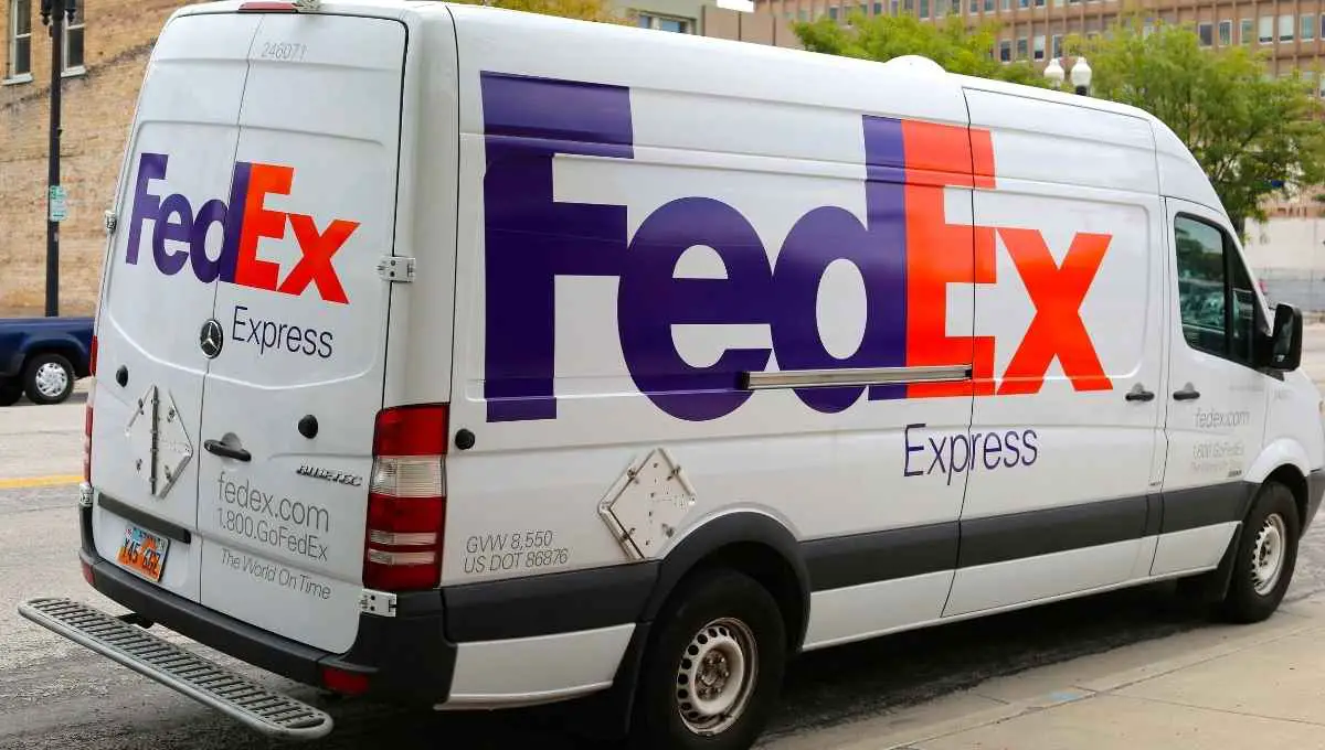 Can FedEx Deliver to a Mailbox?