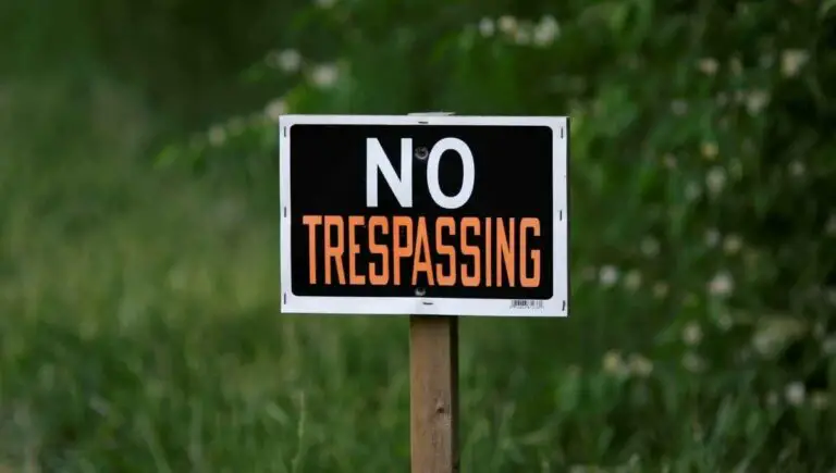 Can I Put A No Trespassing Sign In My Yard? (Do This First)